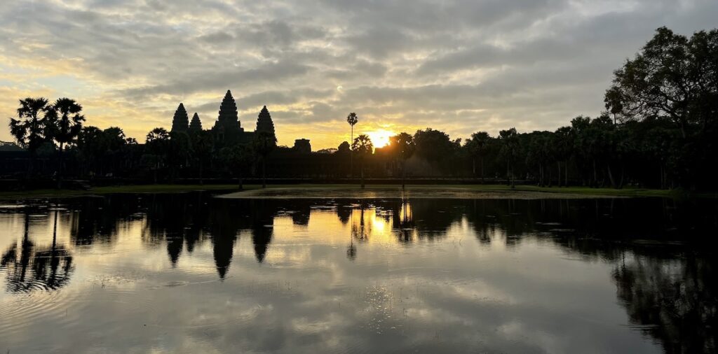 Angkor Vat au lever de soleil Seam Reap Cambodge