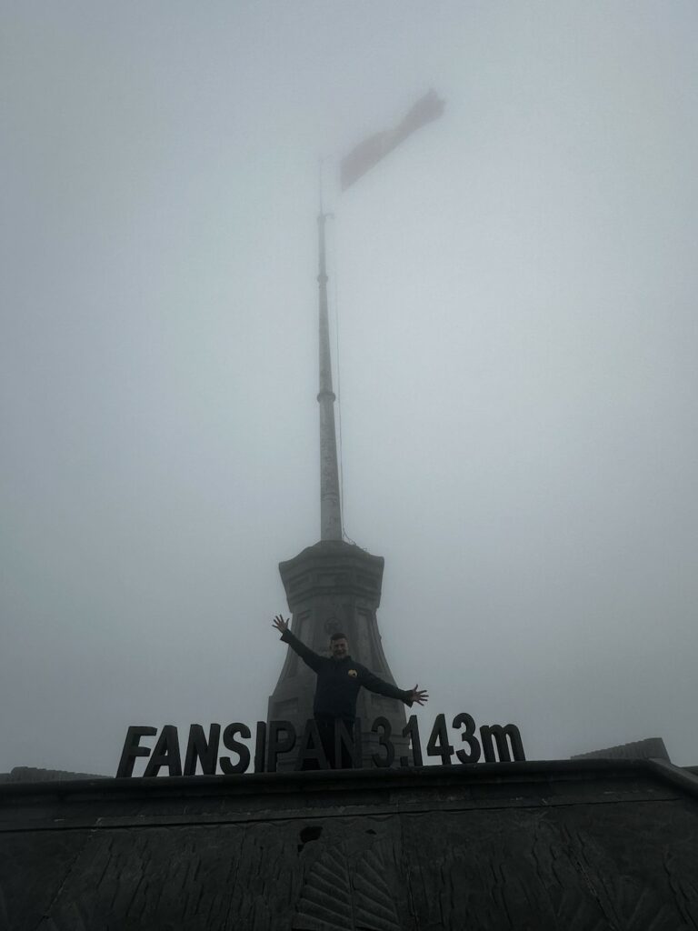 Sa Pa sommet du Fansipan dans les nuages Vietnam