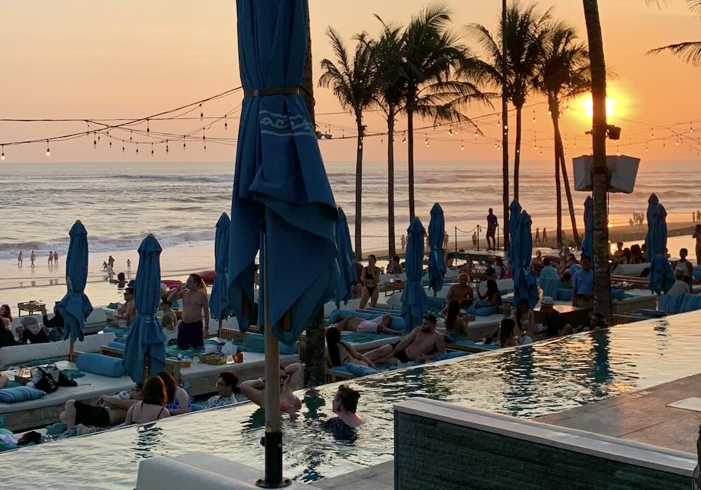 Seminyak plage Bali Atlas Beach Club