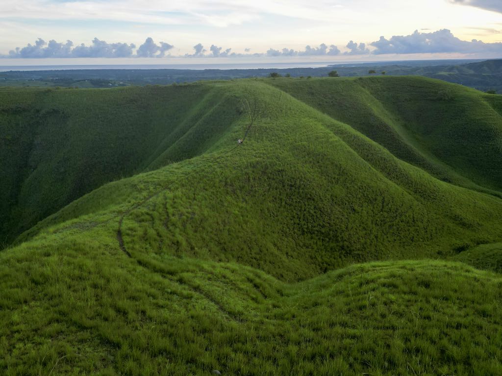 Sumba Est balade collines vertes