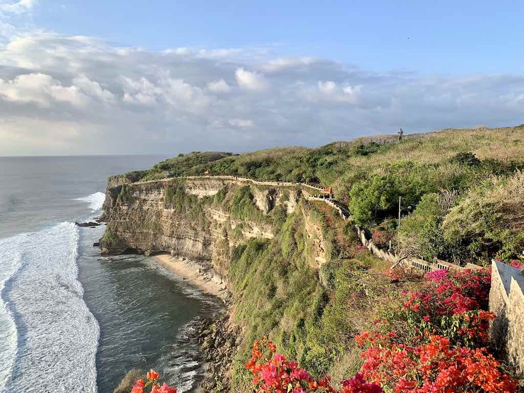 les falaises vues du temple d'Uluwatu