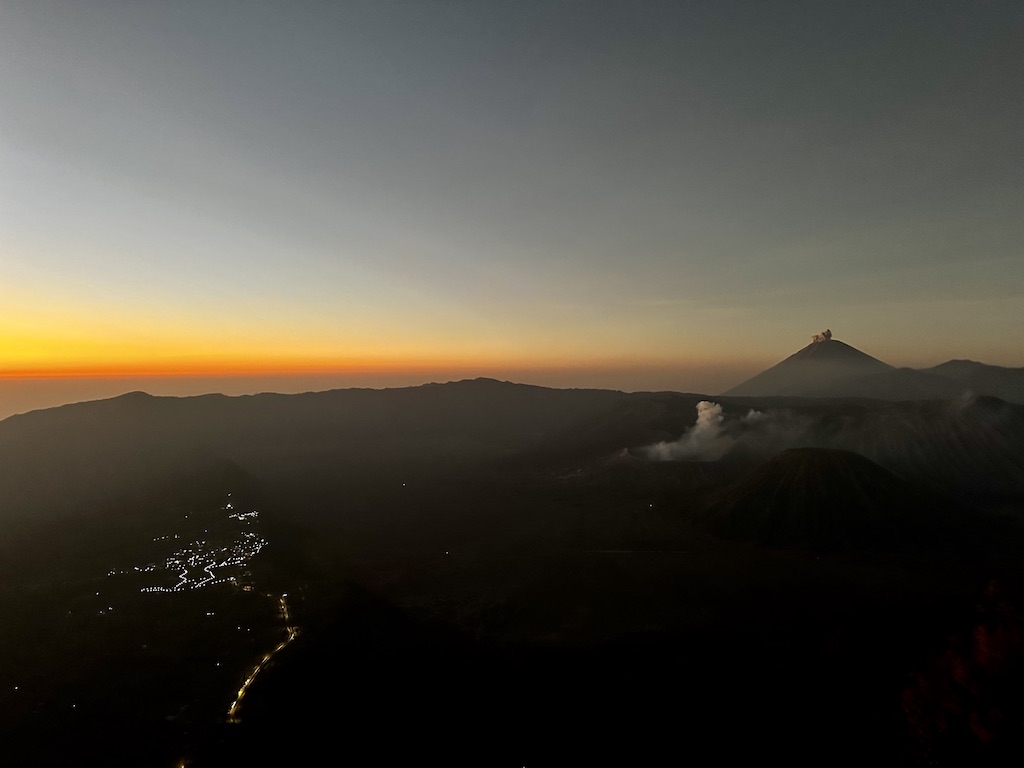 lever de soleil au mont Bromo volcan Java Indonesie