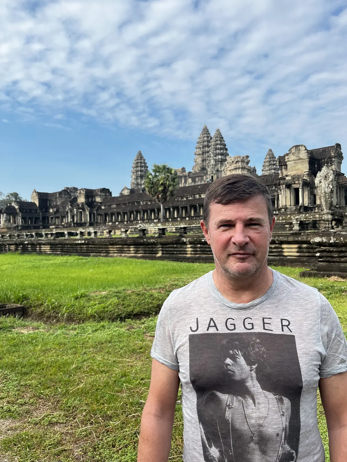 Blaise Jaeger devant la façade ouest d’Angkor Wat